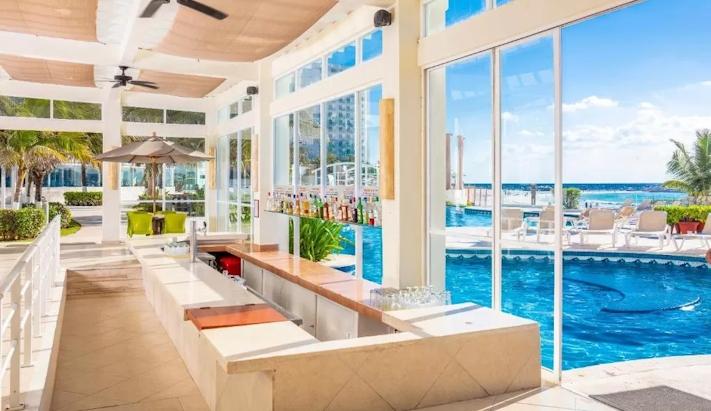 Krystal Grand Cancun com Copa Airlines